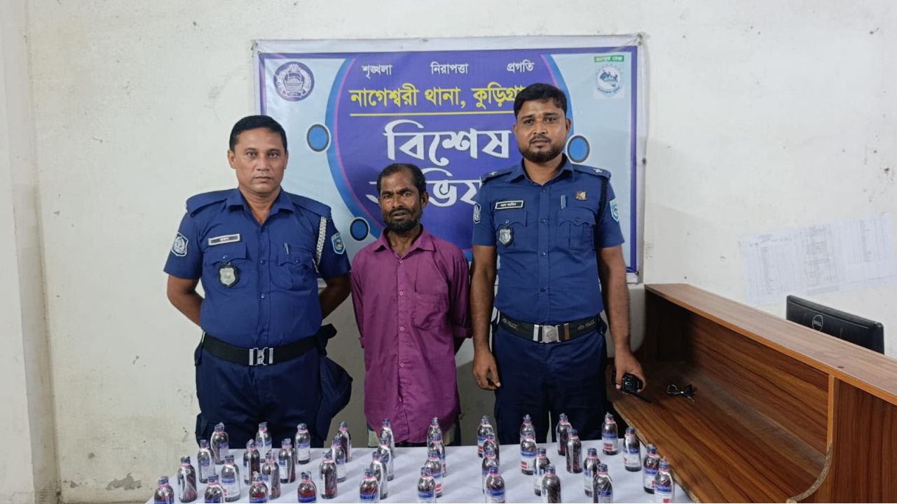 নাগেশ্বরীতে ৪০ বোতল ইস্কাফসহ আটক- ১