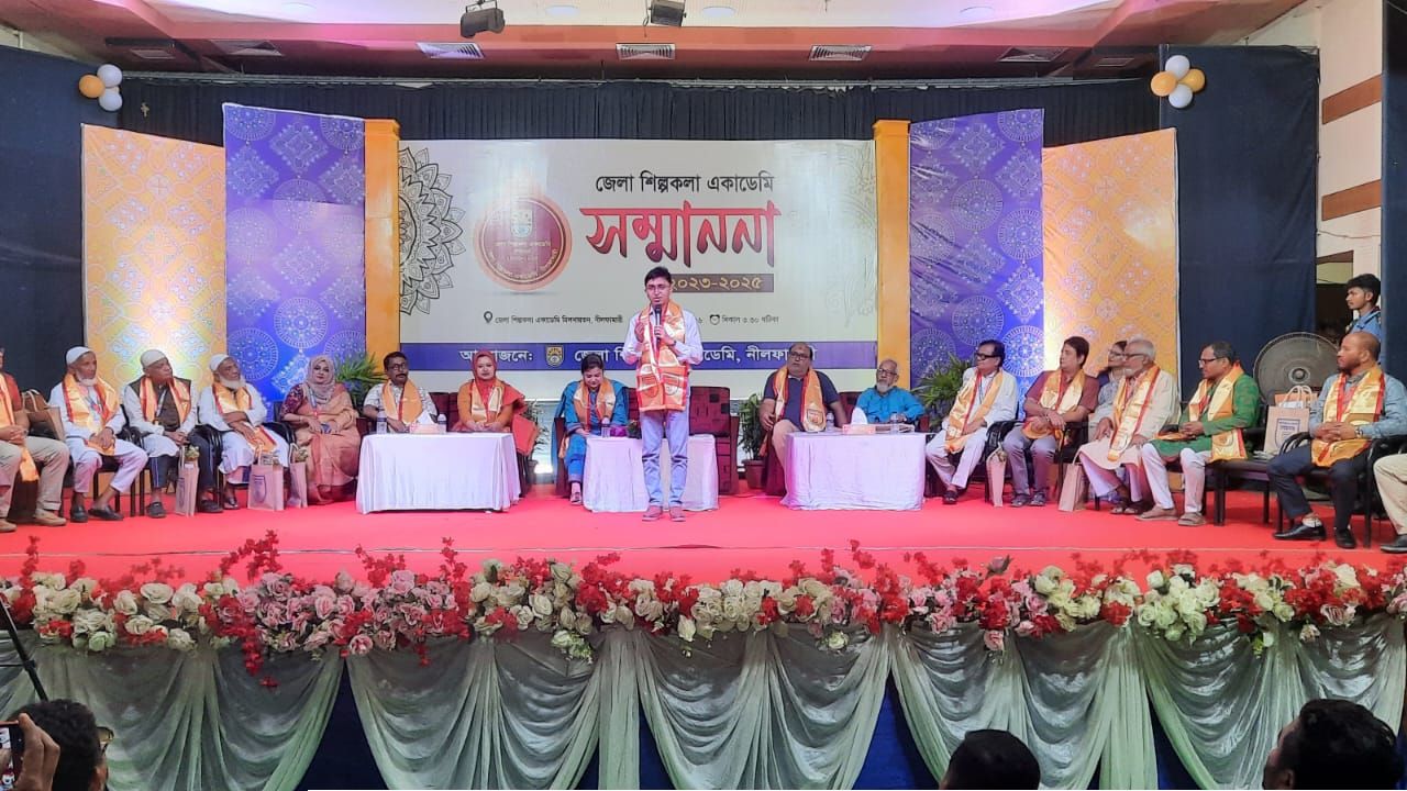 শিল্প-সংস্কৃতির আলো ছড়ানো গুণীজন, নীলফামারীতে পেলেন সম্মাননা