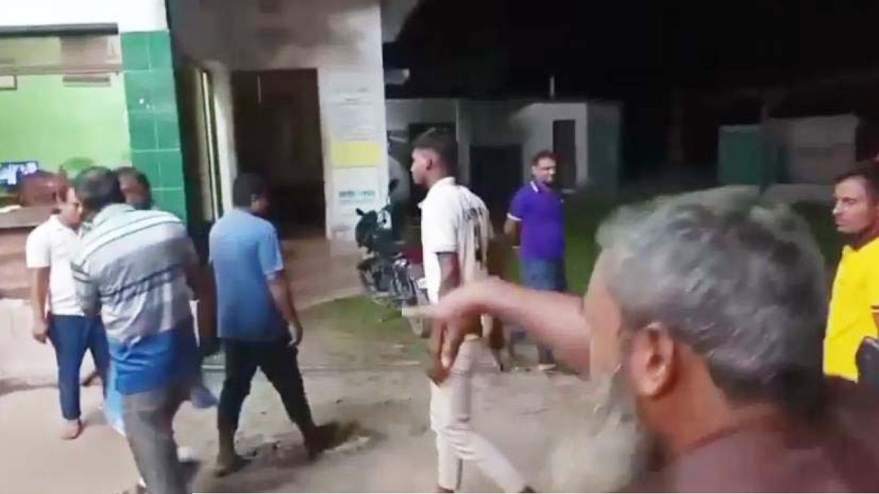 তেলের দাম নিয়ে গ্রাহক-পাম্প মালিক হাতাহাতি, ফিলিং স্টেশন বন্ধ