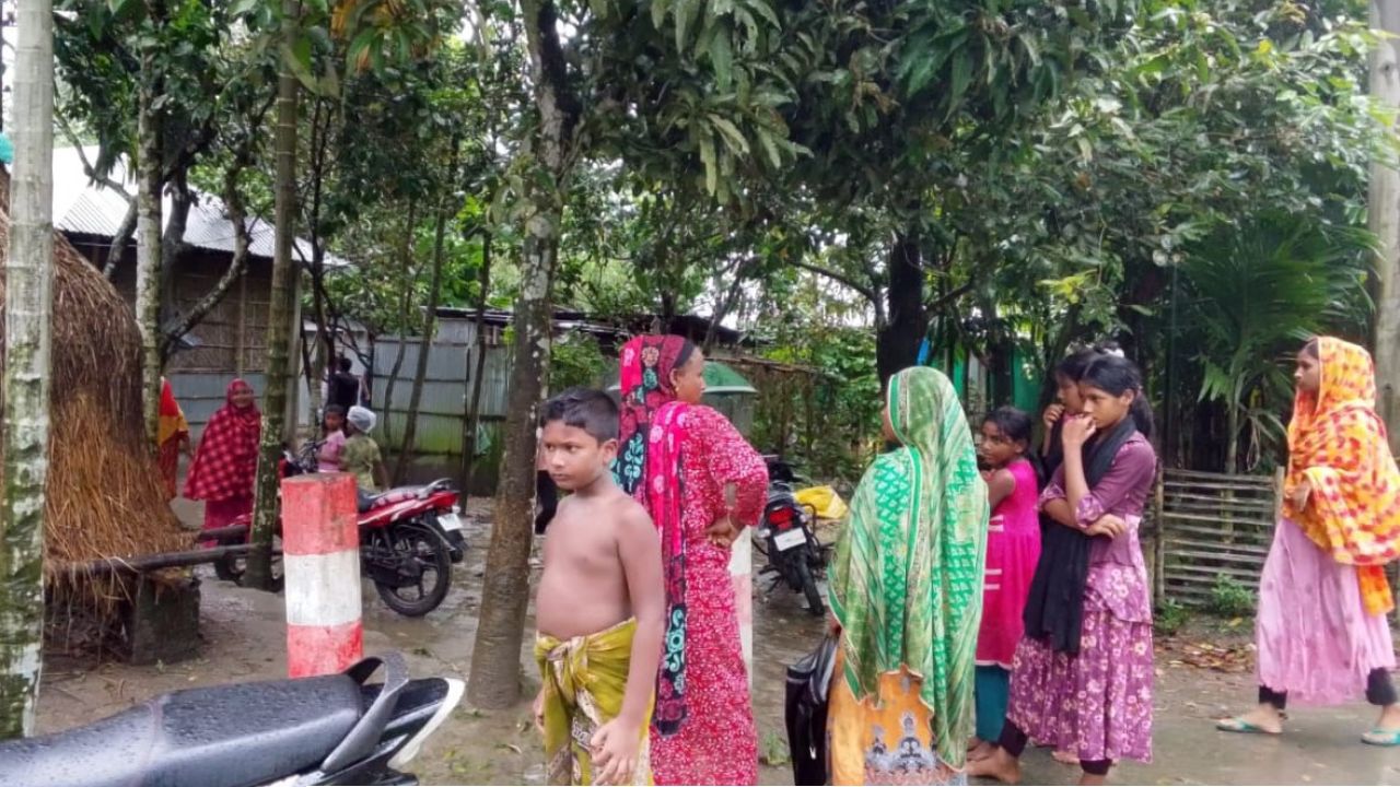 স্কুল থেকে ফিরেই গোয়ালঘরে, গরুর গুঁতায় প্রাণ গেল শিক্ষিকার