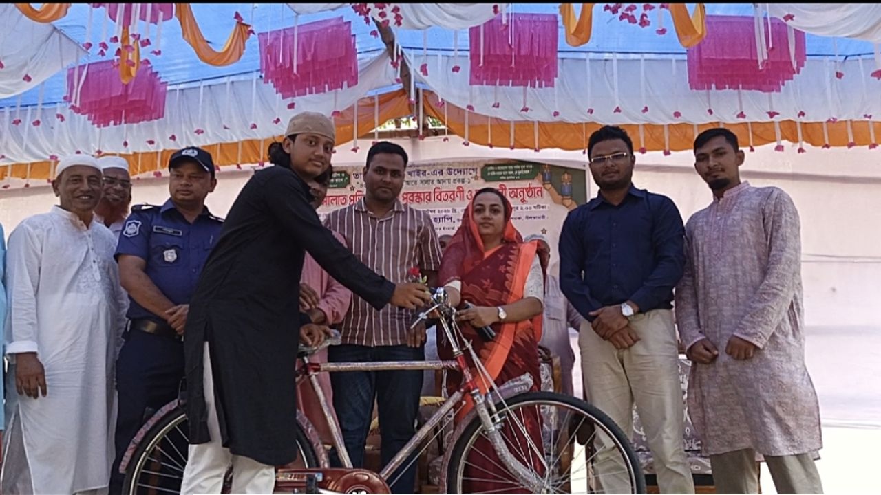 জলঢাকায় ৪০ দিন জামাতে সালাত আদায় কারীদের মাঝে পুরুস্কার বিতরণ 