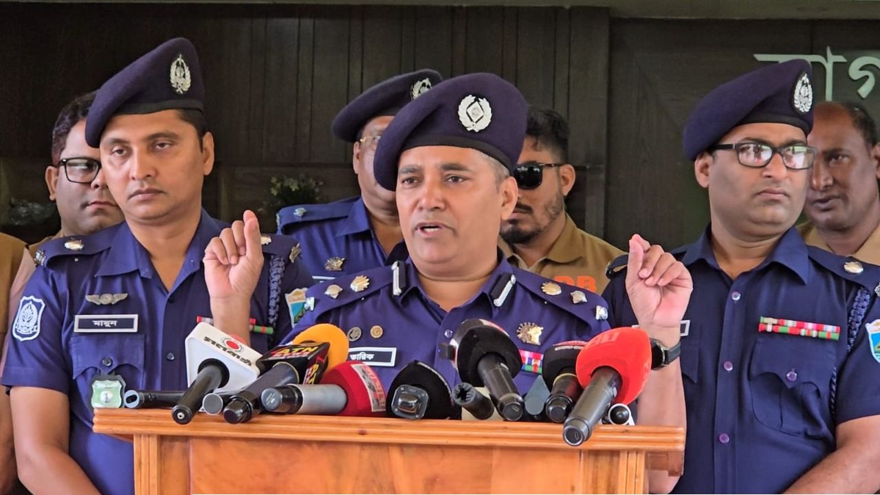 নওগাঁয় ৩৪ লাখ টাকা ছিনতাইয়ের ছক ব্যাংক কর্মীদের, গ্রেপ্তার ৬