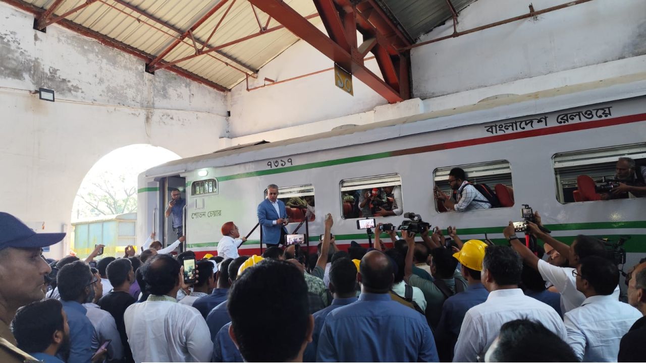 সৈয়দপুর রেলওয়ে কারখানার বিভিন্ন বিভাগ পরিদর্শনে রেলমন্ত্রী