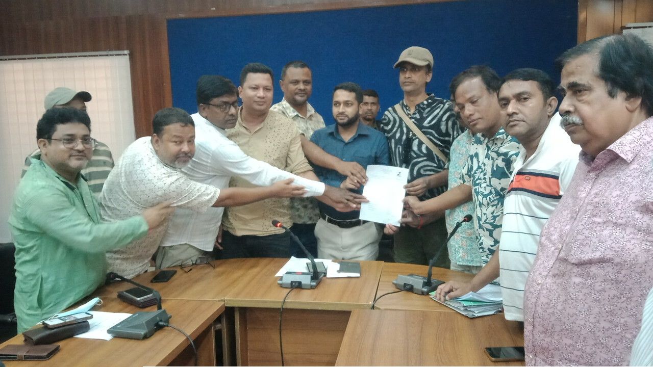 রংপুর নগরীর ১৬৪ পূজামণ্ডপে সরকারি অনুদানের চালের ডিও বিতরণ
