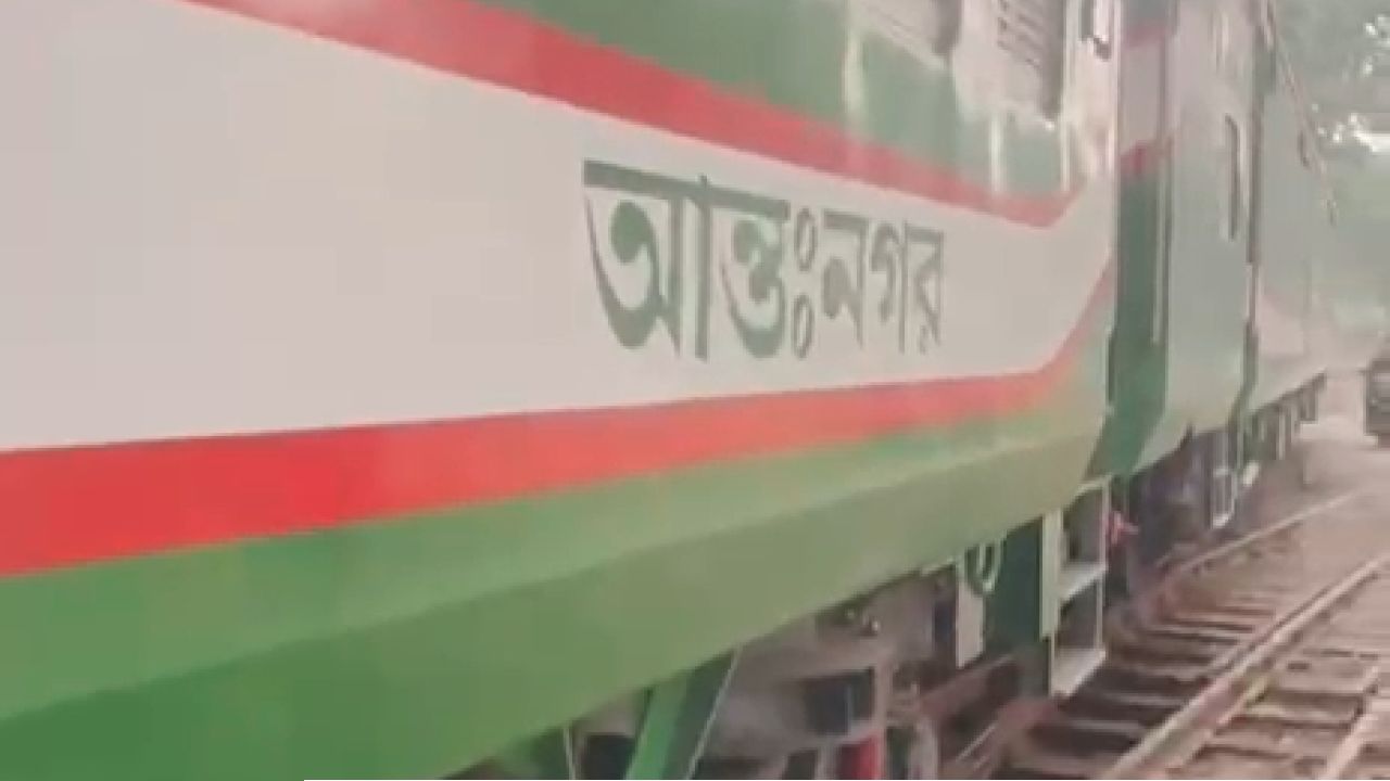 ভারত থেকে আমদানি করা ১৮ রেল কোচ সৈয়দপুর কারখানায়, পরীক্ষা-নিরীক্ষার পর হস্তান্তর 